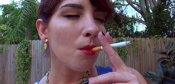  2 Sexy Smokers Bailey Paige Sarah Diavola